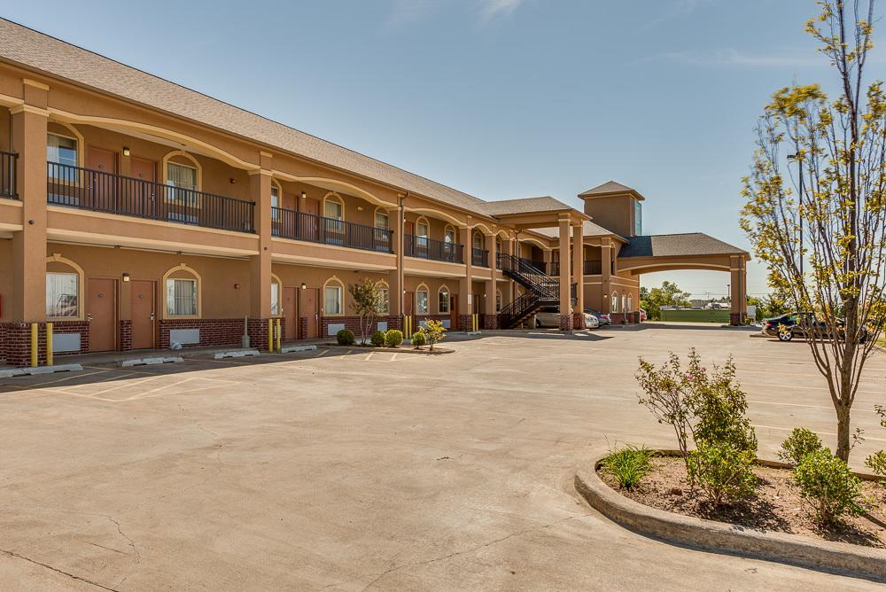 Executive Inn & Suites Cushing Exteriör bild